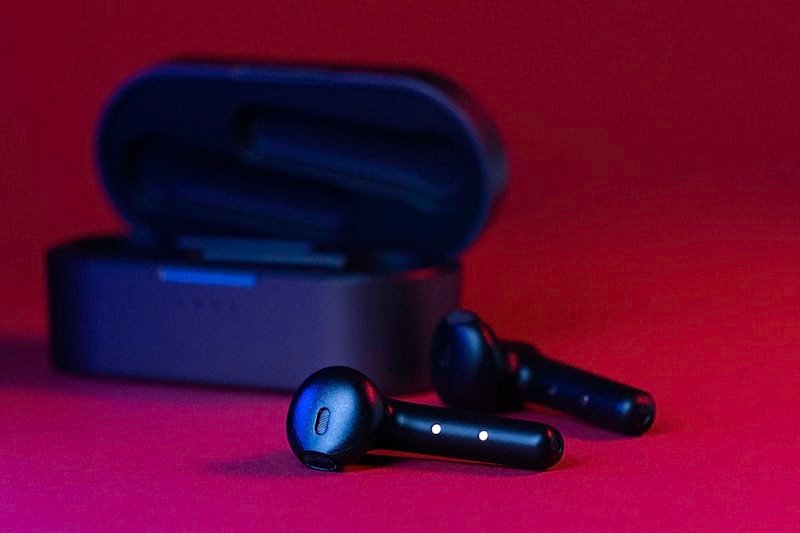 Wireless Bluetooth Earbuds Pro — Noise Cancelling